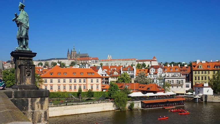 Współczesne rzeźby i pomniki w Pradze